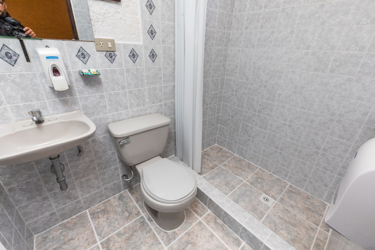 Bathroom 4, Hotel La Sin Ventura, Antigua Guatemala