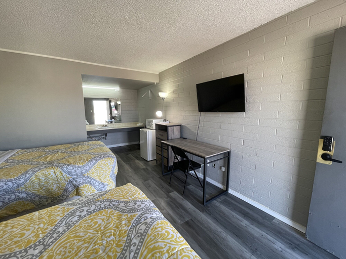 Bedroom 3, Belle-Aire Motel, Gila