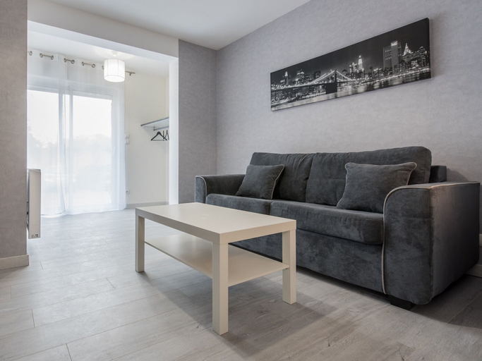 Others 5, Appart Hotel Bourgoin, Isère