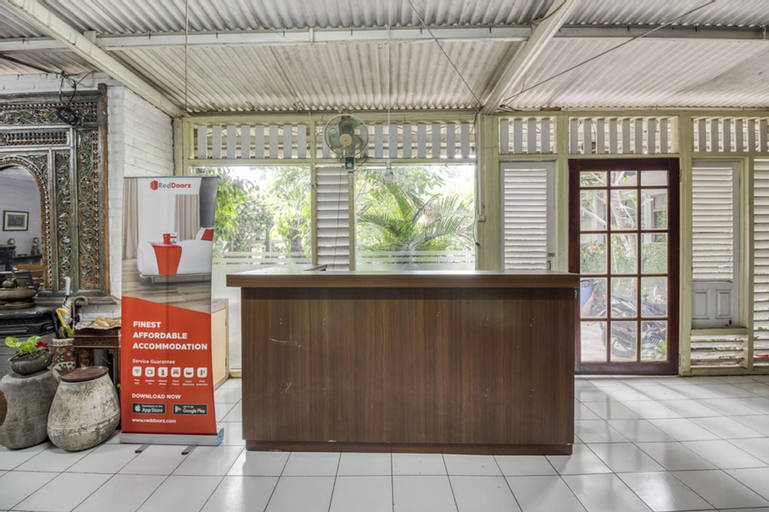 Public Area 3, RedDoorz Hostel near Adisucipto Airport Yogyakarta, Sleman
