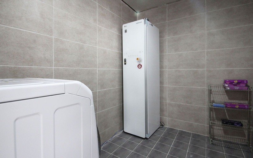 Bathroom 5, Gumi YAM, Gumi