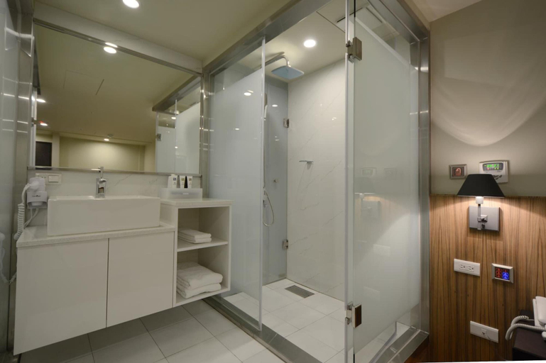Bathroom 5, Smile Inn - Taipei Main Station, Taipei City