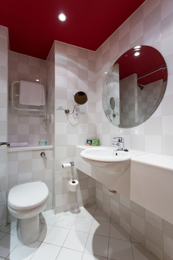 Bathroom 4, Britannia Leeds Bradford Airport Hotel, Leeds
