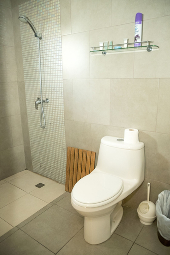 Bathroom 3, Allamanda Hotel, Port-au-Prince