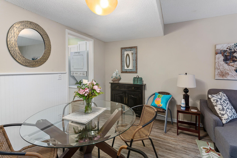 Others 5, 425 Magnolia Unit I by Hodnett Cooper, Glynn