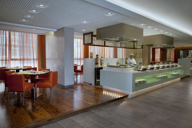Food & Drinks 5, Centro Al Manhal by Rotana, Abu Dhabi City