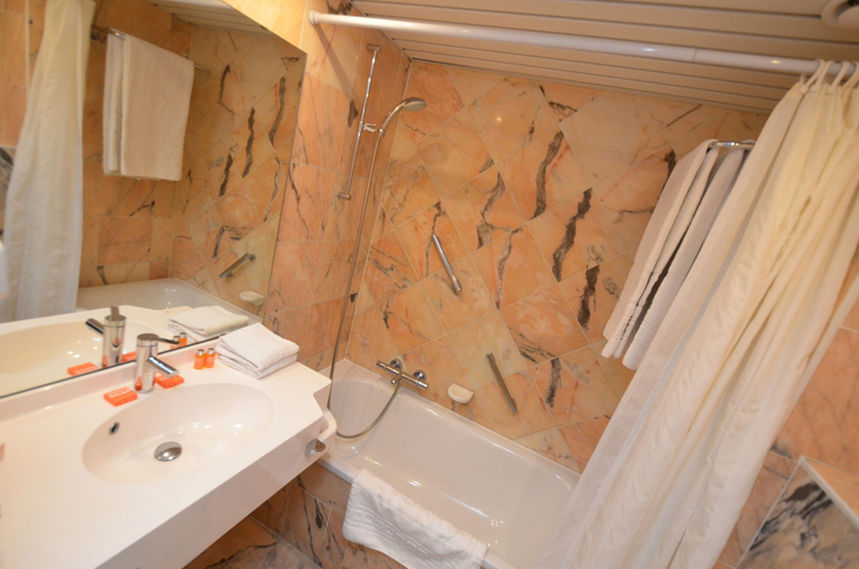 Bathroom 5, Bedford Hotel & Congress Centre, Bruxelles