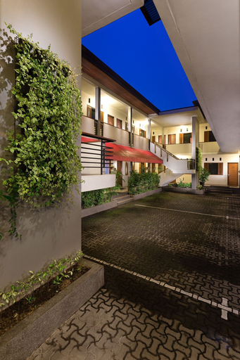 Exterior & Views 16