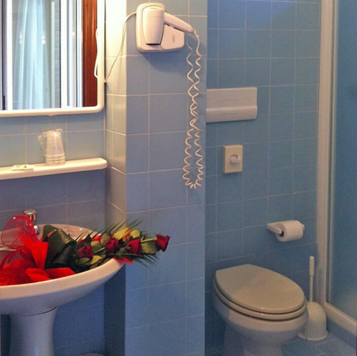 Bathroom 3, Hotel Promenade, Pesaro E Urbino