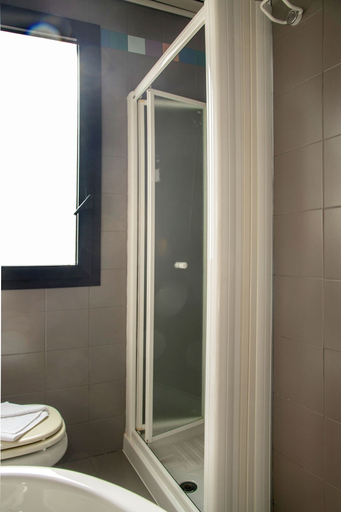 Bathroom 4, Hotel Bareta, Verona