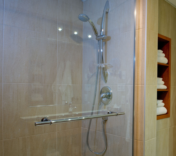 Bathroom 4, Hôtel Castel, La Haute-Yamaska