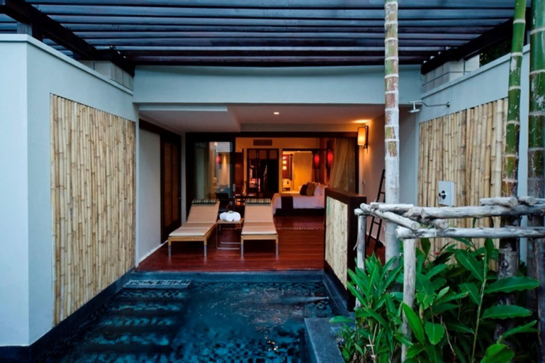 Exterior & Views 30