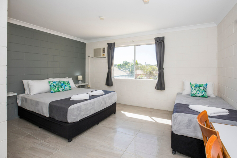 Bedroom 2, Banjo Paterson Motor Inn, Rosslea