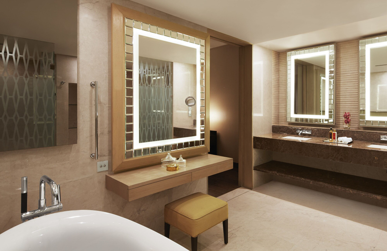 Bathroom 5, Taj Santacruz, Mumbai Suburban
