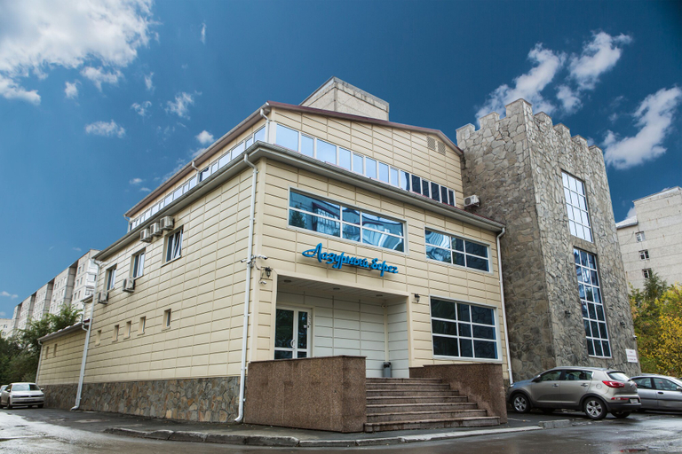 Exterior & Views