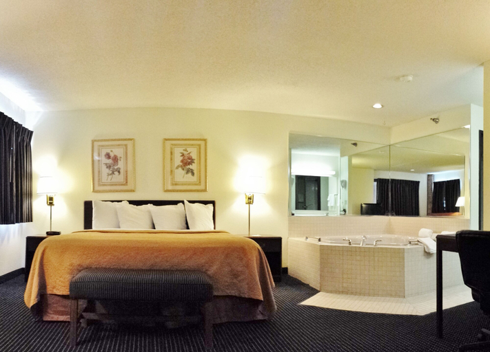 Bedroom 3, Quality Inn Dundee, Monroe
