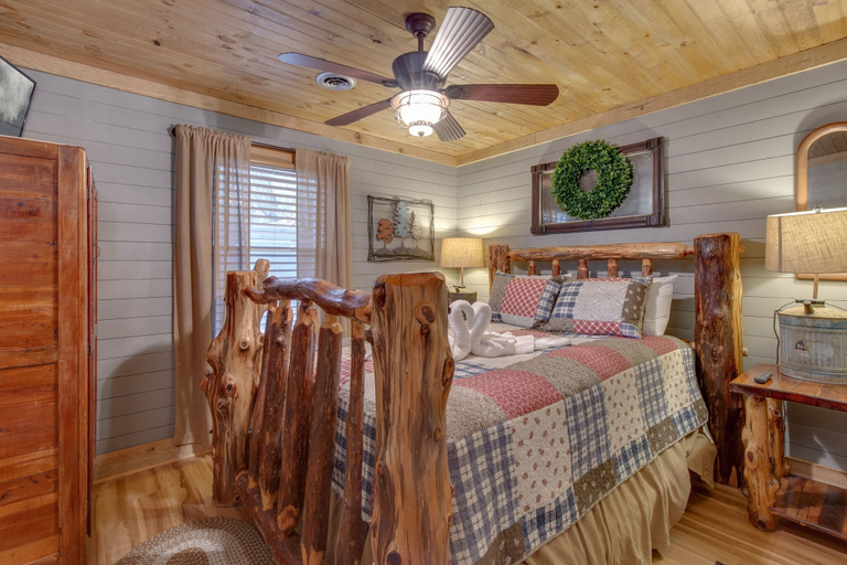 Bedroom 3, Swiss Bear Haus, Sevier