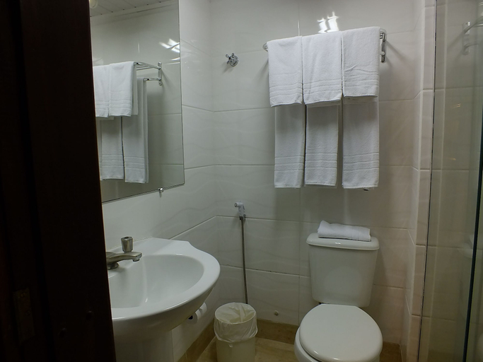 Bathroom 5, Hotel Nacional Inn Curitiba Estação Shopping, Curitiba