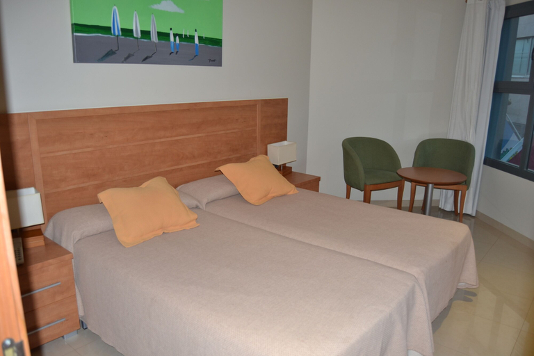 Bedroom 2, Aparthotel Bahía, Murcia