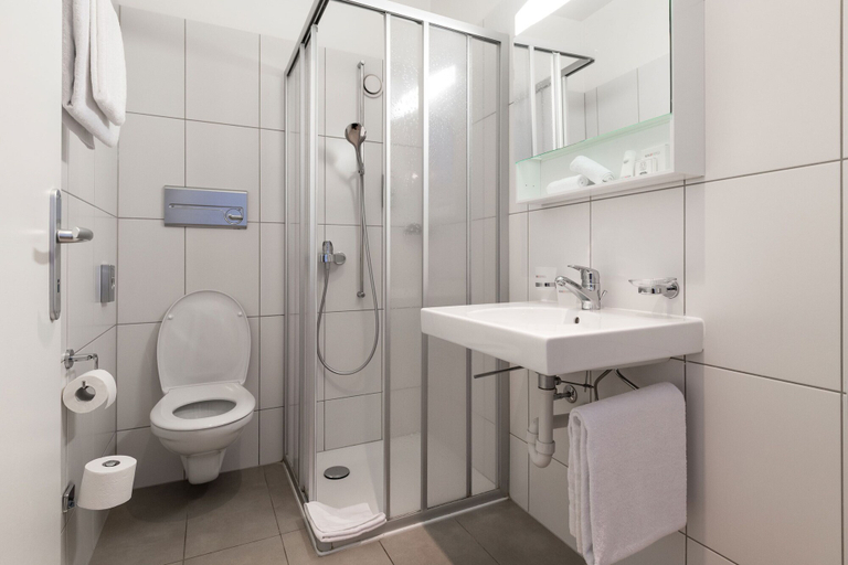 Bathroom 4, Grand Hôtel des Rasses & Wellness, Jura-North Vaudois