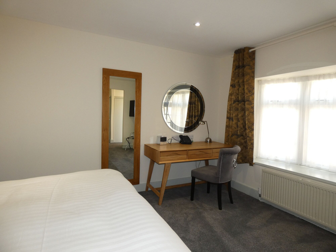 Bedroom 2, The Christopher Hotel, Slough