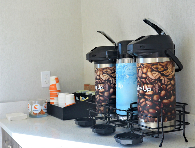 Food & Drinks 5, Comfort Inn & Suites Beaverton - Portland West, Washington