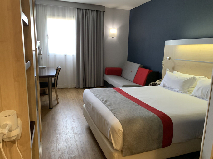 Bedroom 3, Holiday Inn Express VITORIA by IHG, Álava