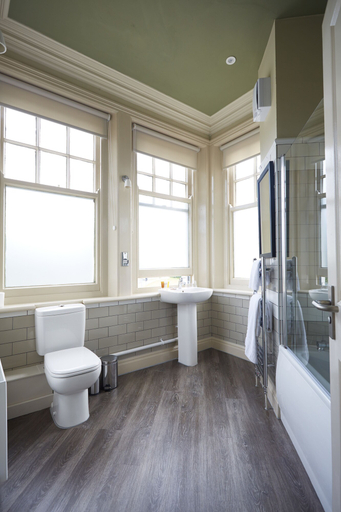 Bathroom 4, Gwesty Links Hotel, Conwy