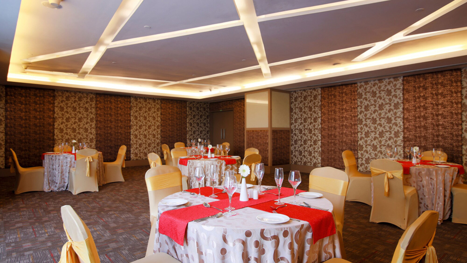 Food & Drinks 5, E Hotel, Chennai