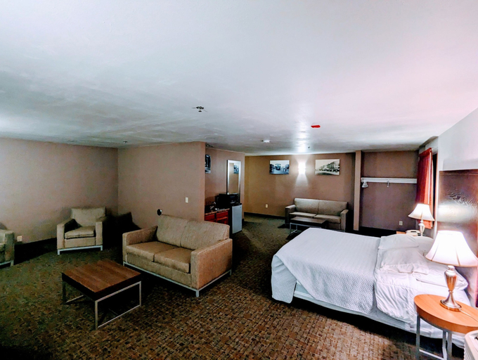 Bedroom 3, Woodfield Inn and Suites, Wood