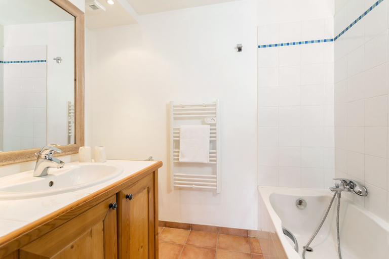 Bathroom 3, Madame Vacances Les Chalets de la Diva, Alpes-Maritimes