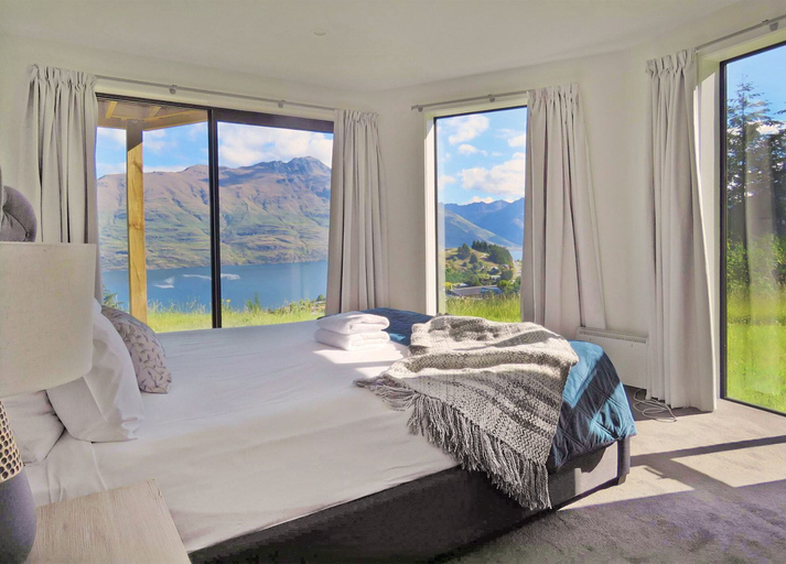 Bedroom 2, Newly Built Luxe House with Magnificent View, Queenstown-Lakes