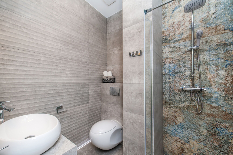 Bathroom 2, Noble Apartments, Kraków City