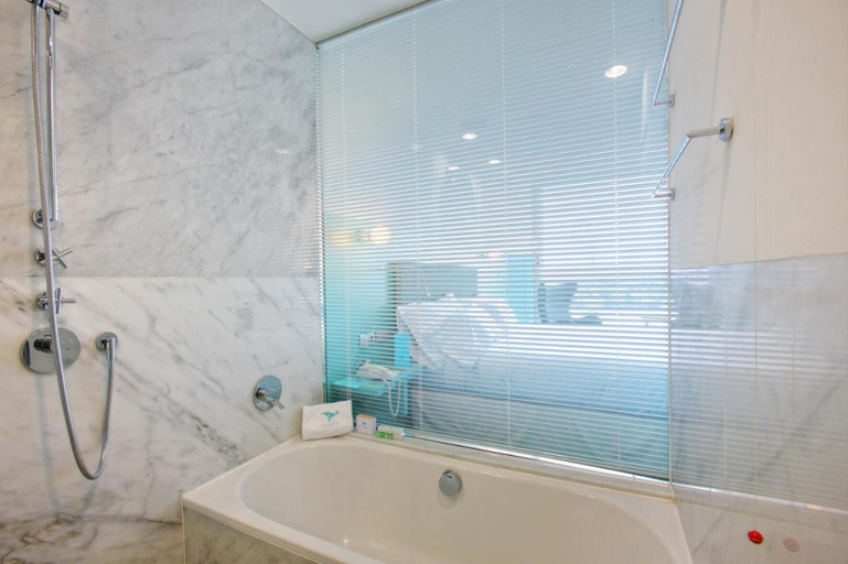 Bathroom 5, Hotel Hiberus, Zaragoza