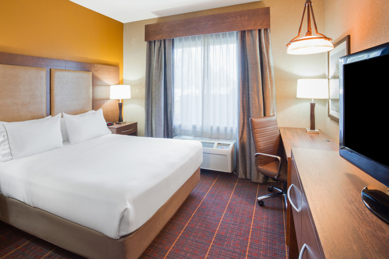 Bedroom 3, Holiday Inn Express & Suites BRAINERD-BAXTER by IHG, Crow Wing