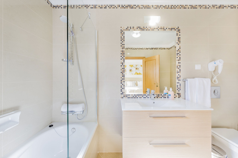 Bathroom 5, Lakeside Country Club, Loulé