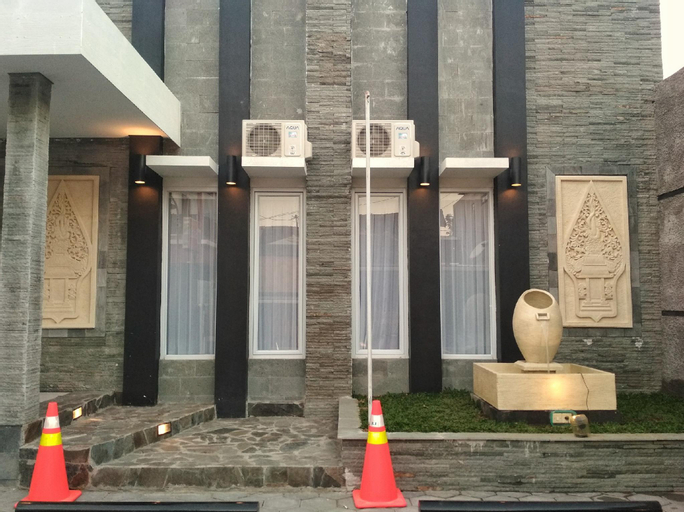 Exterior & Views 1, Chorus Family Homestay, Sleman
