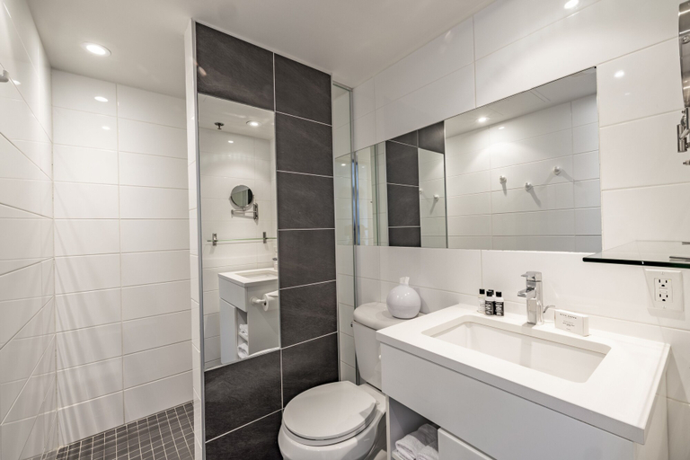 Bathroom 4, Hotel Zero 1, Montréal