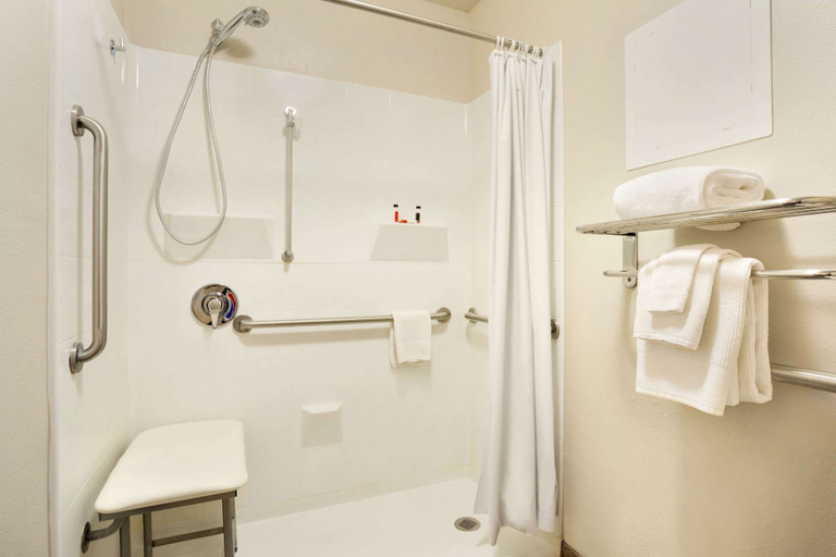 Bathroom 4, Travelodge by Wyndham Winslow, Navajo