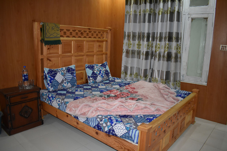 Bedroom 4, New White Palace Hotel, Hazara