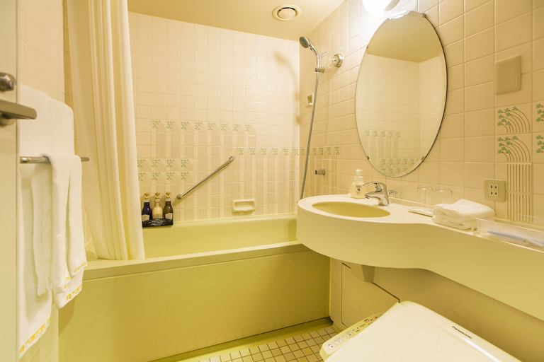 Bathroom 5, Kobe Portopia Hotel, Kobe