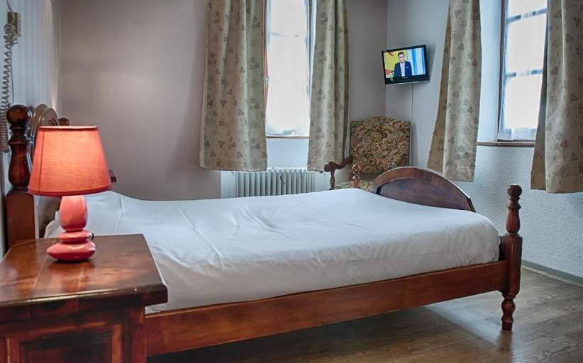 Bedroom 2, Logis Hotel De France St Andre, Isère