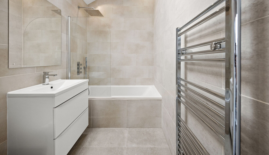 Bathroom 3, Stylish 2 Bedroom Apartment, Wokingham