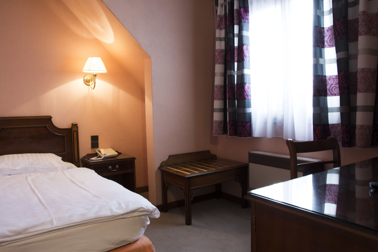 Bedroom 3, Hostellerie Saint Florent, Bas-Rhin