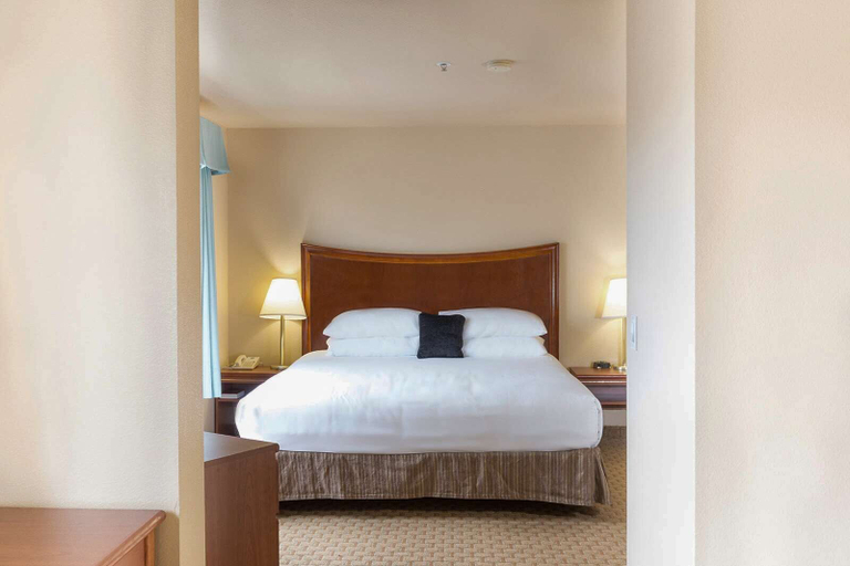 Bedroom 4, Red Lion Inn & Suites McMinnville, Yamhill