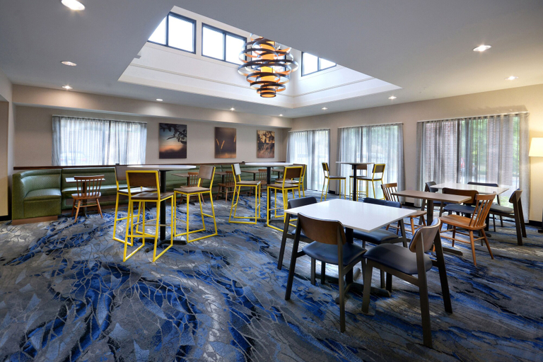 Food & Drinks 4, Fairfield by Marriott Inn & Suites Charlottesville North, Albemarle