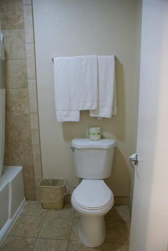Bathroom 4, Queens Inn Anaheim, Orange