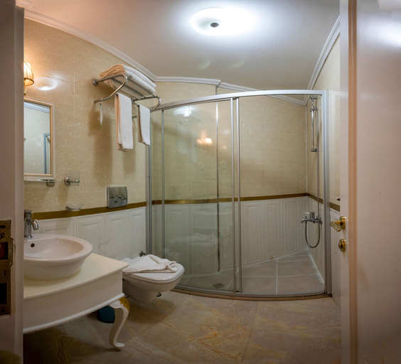 Bathroom 5, Villa Paradiso & Spa Hotel, Fatih
