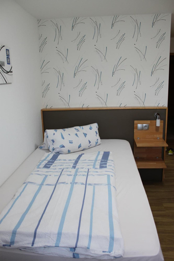 Bedroom 4, Hotel Restaurant Hochdorfer Hirschen, Freiburg im Breisgau