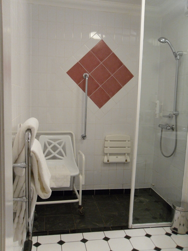 Bathroom 4, Holiday Inn MANCHESTER - WEST by IHG, Manchester
